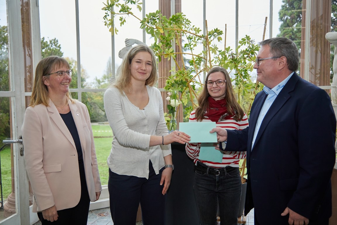 Buchpreis Tabea Pauli und Katja Beck.jpg